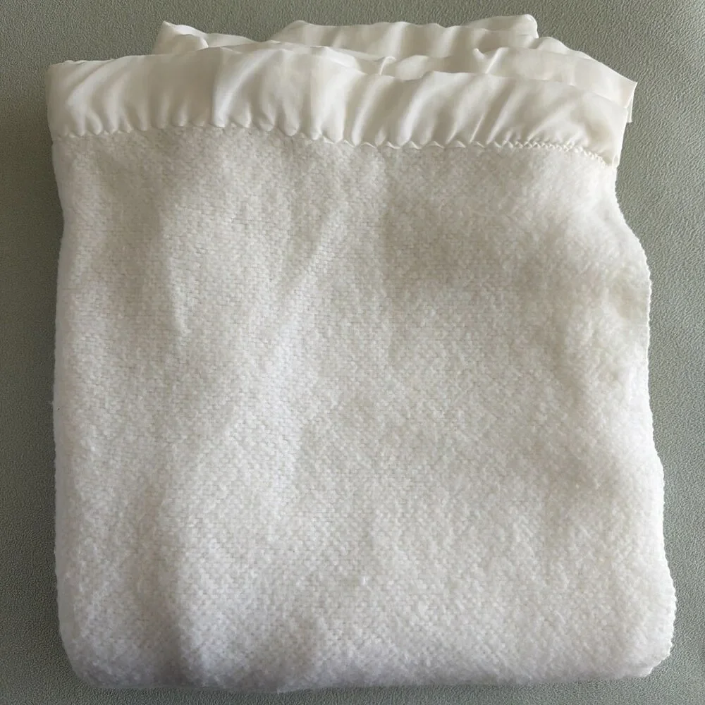 Vtg Faribo Acrylic/Poly White Blanket Waffle Weave Satin Trim 86x72